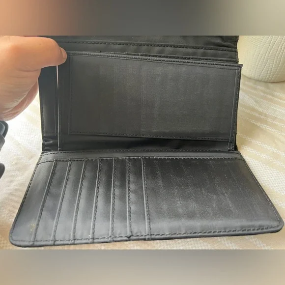 🌸4/$25 Black “G” wallet with studs - Picture 3 of 8